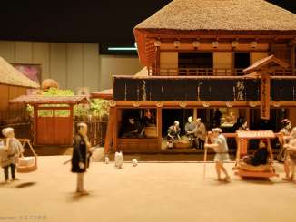 江戸時代の茶屋店前のジオラマ