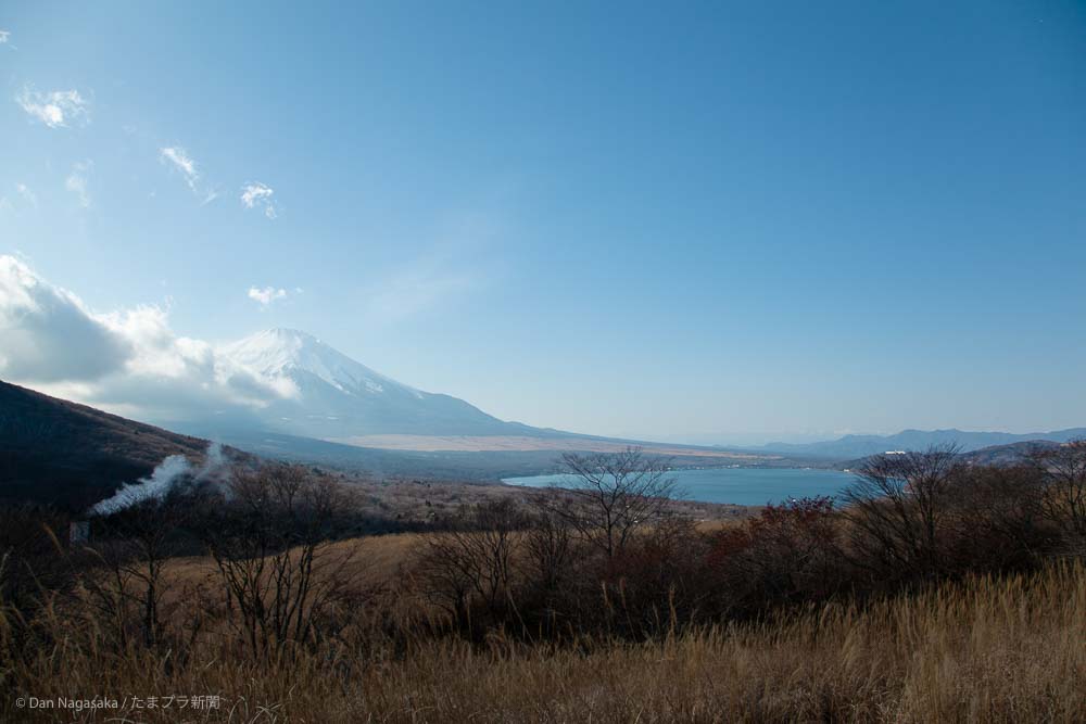 三国峠からの富士山と山中湖