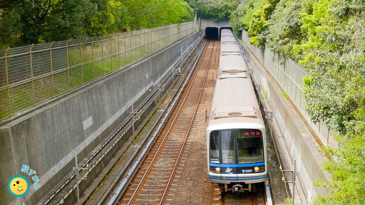 横浜市営地下鉄ブルーラインの電車