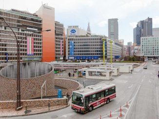 新宿駅西口の小田急バス