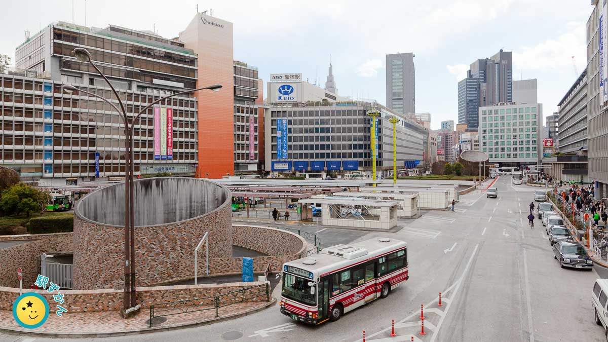 新宿駅西口の小田急バス