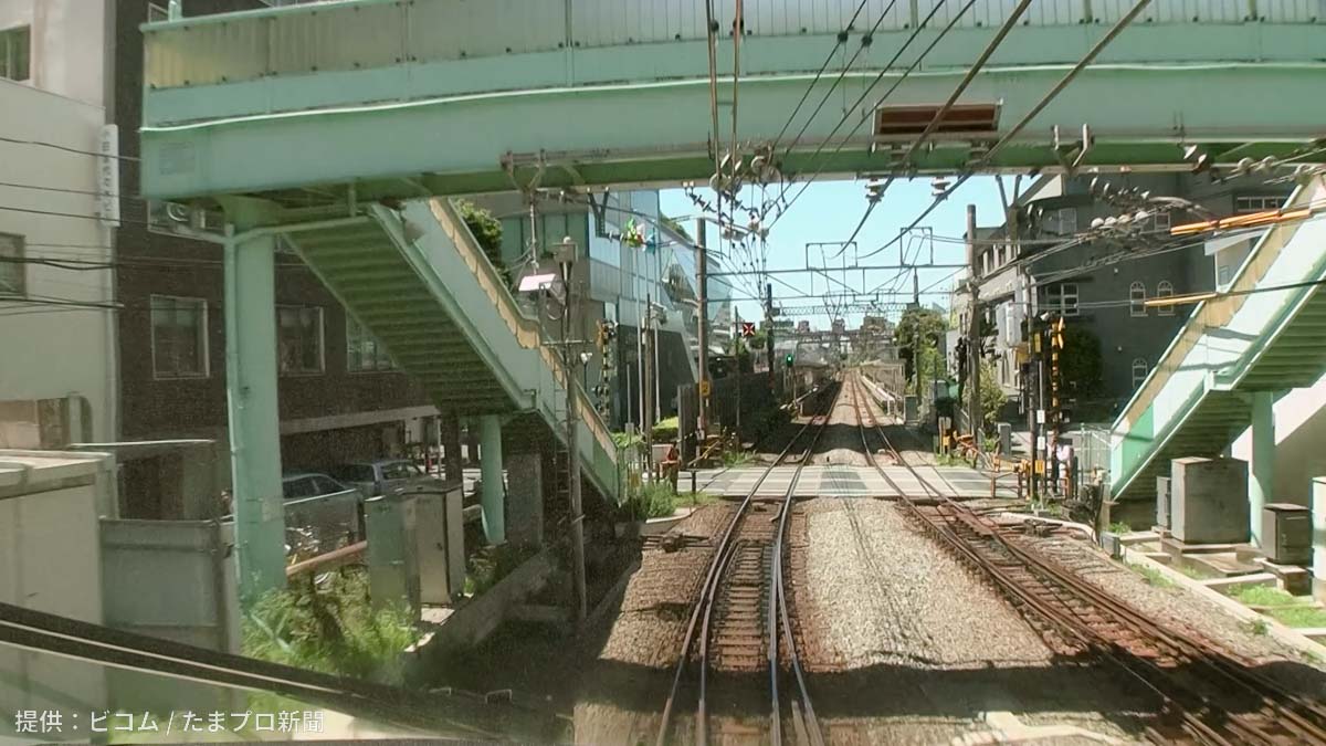 小田急ロマンスカーVSE＆江ノ島線より南新宿駅