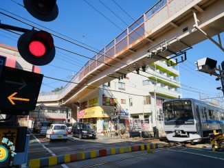 生田駅の踏み切り