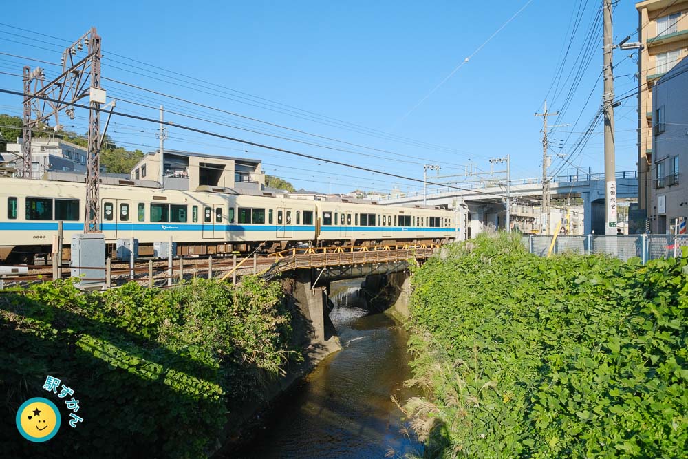 五反田川を渡る小田急線