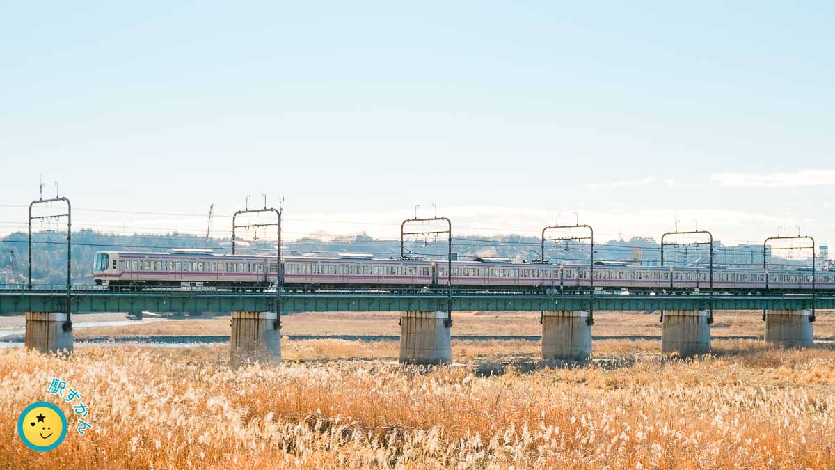多摩川橋梁を渡る京王線