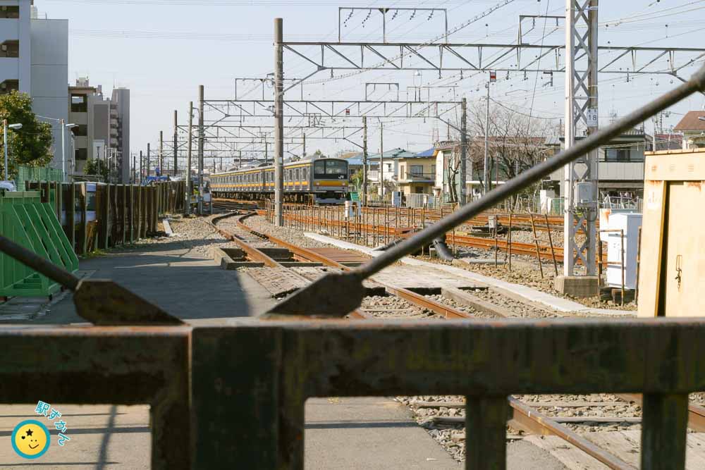 待機中の南武線電車