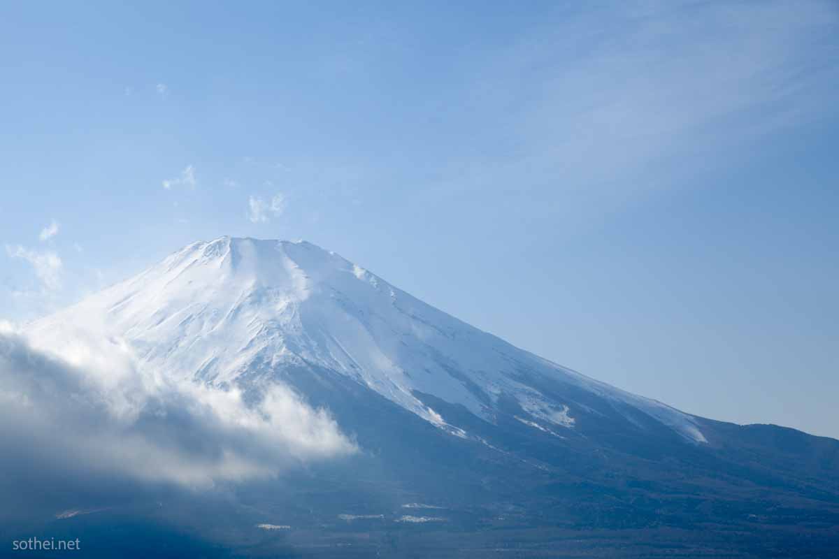 富士山とうす雲
