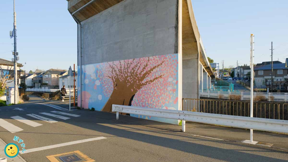 岡上跨線橋の桜の壁画
