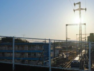 太陽と鶴川駅