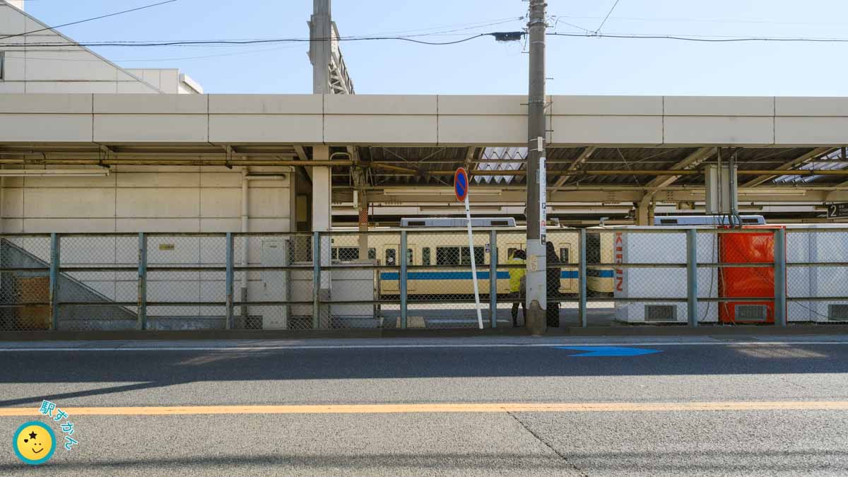 小田急線の電車と読売ランド前駅
