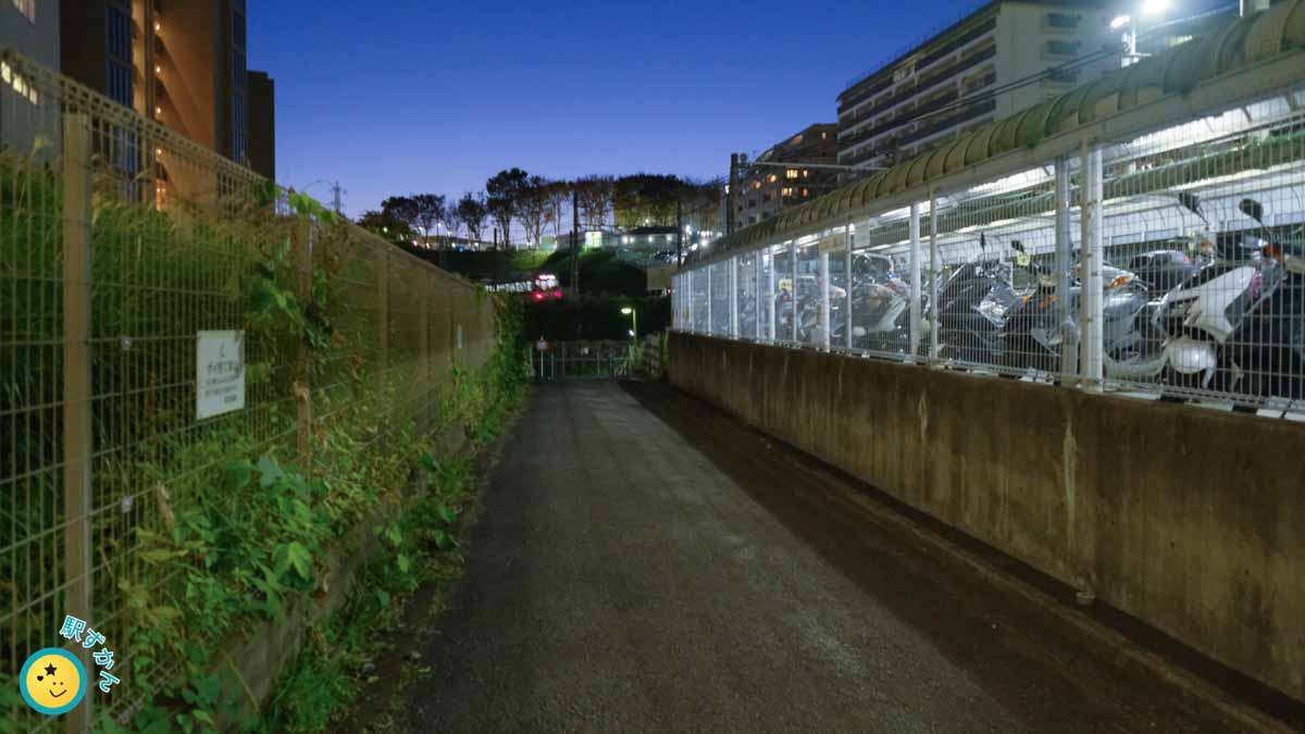 たまプラーザ駅ホーム横