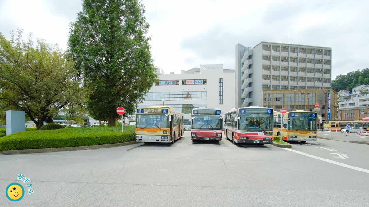 鶴川駅バスロータリー