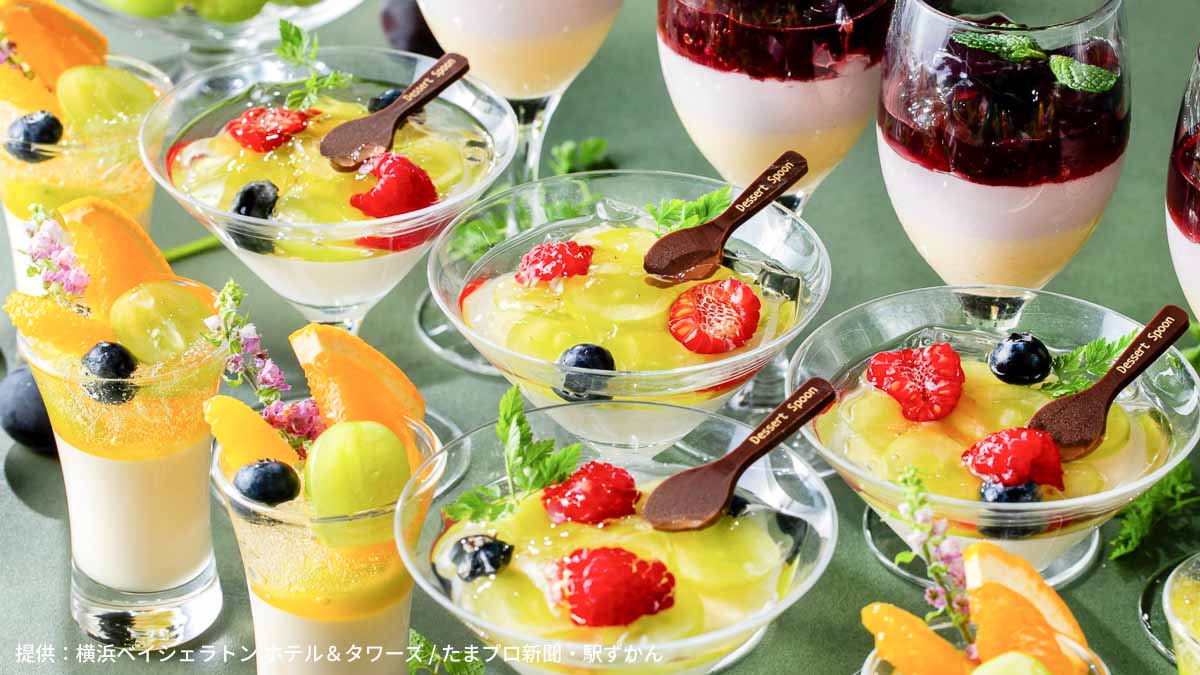 パンナコッタ、シャンパンのジュレ、オレンジのヴェリーヌ、赤ぶとうのパフェ