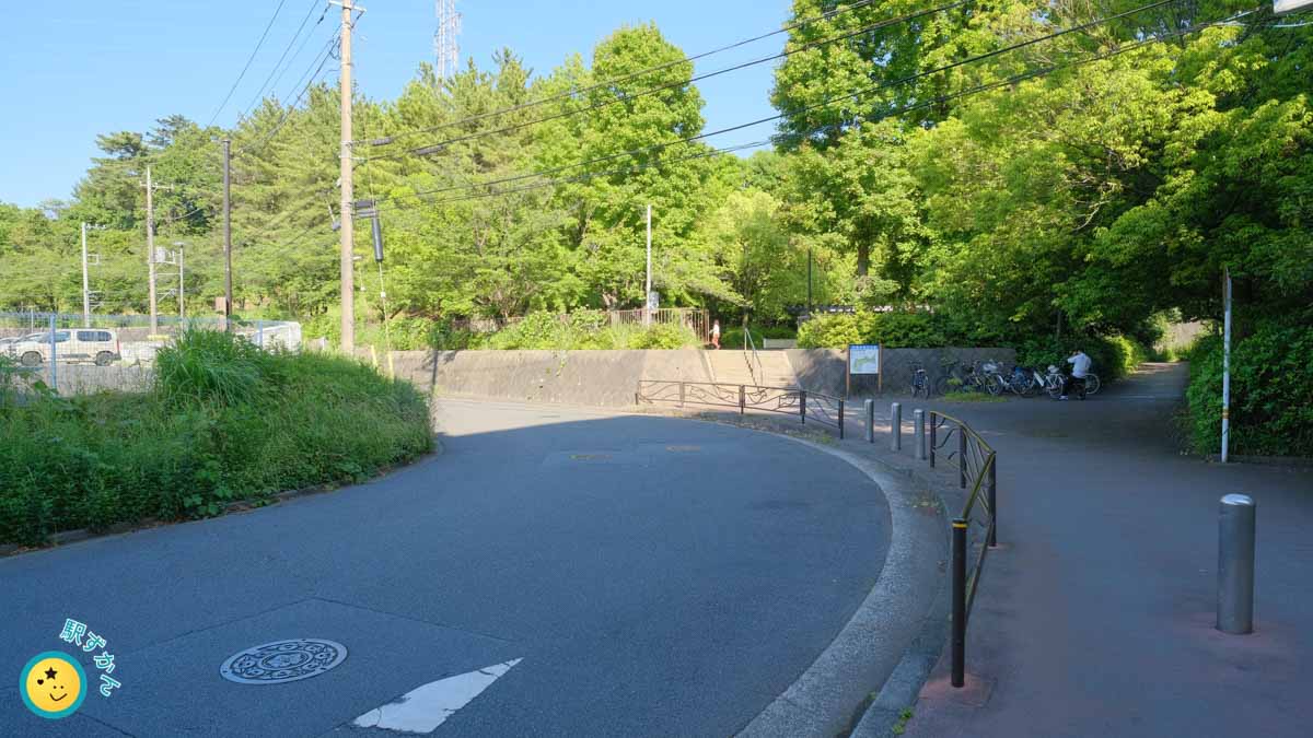 万福寺檜山公園前の道路