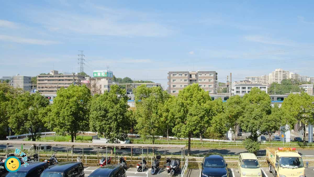 多摩センター駅付近の小田急多摩線