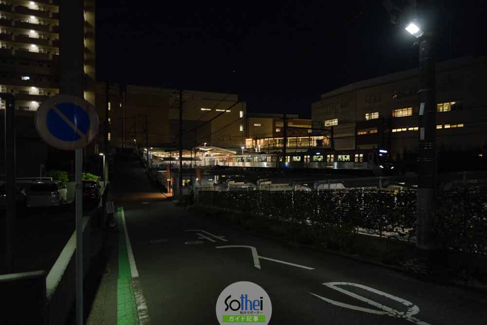 たまプラーザ駅の夜、田園都市線の電車