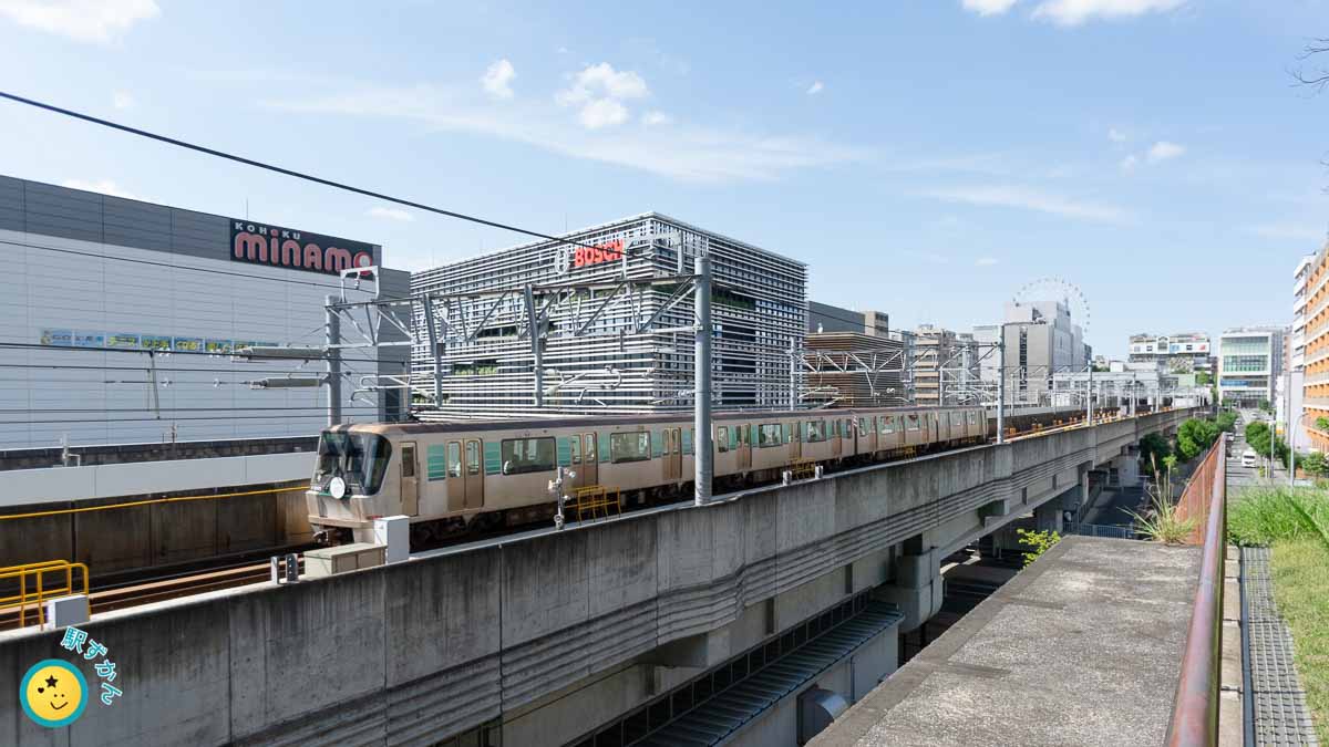 センター北へ向かう横浜市営地下鉄グリーンライン