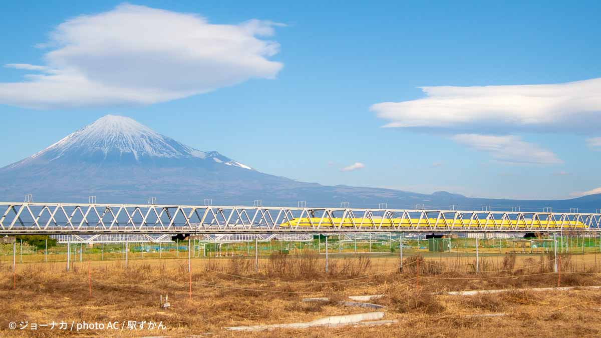 東海道新幹線ドクターイエローと富士山