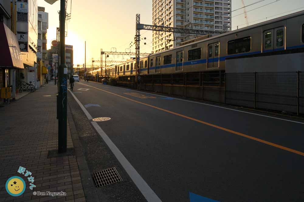 夕焼けと小田急3000形