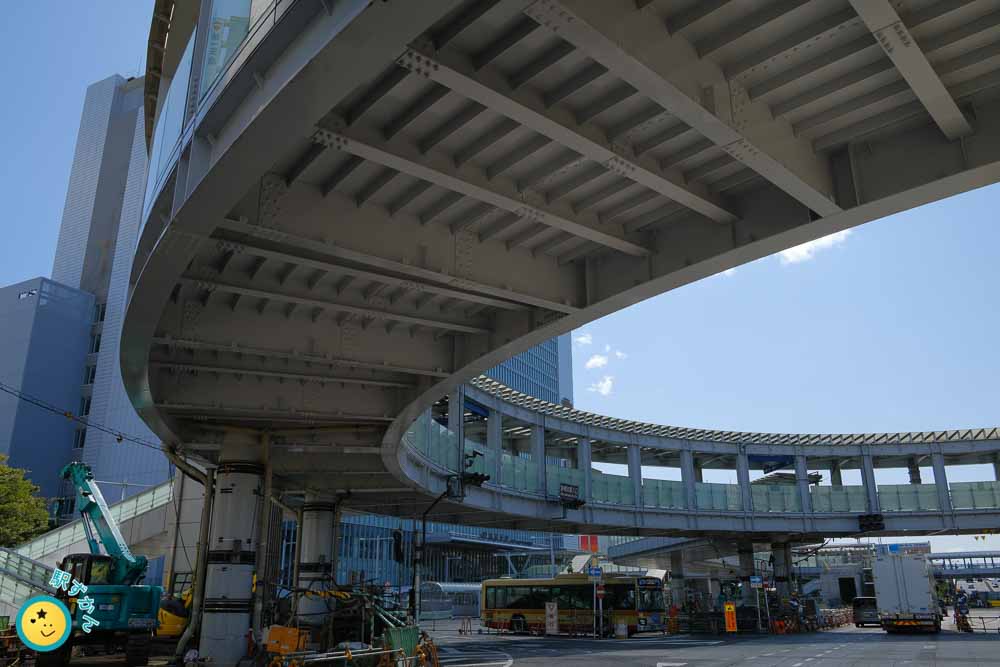 新横浜駅入口交差点