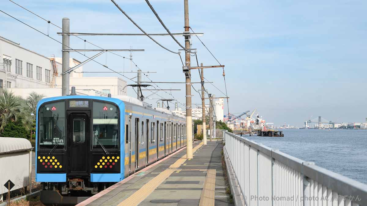 JR鶴見線 E131系と海芝浦駅