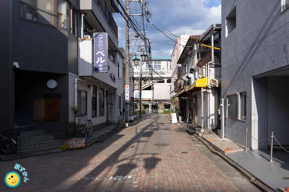 府中本町駅西側の商店街