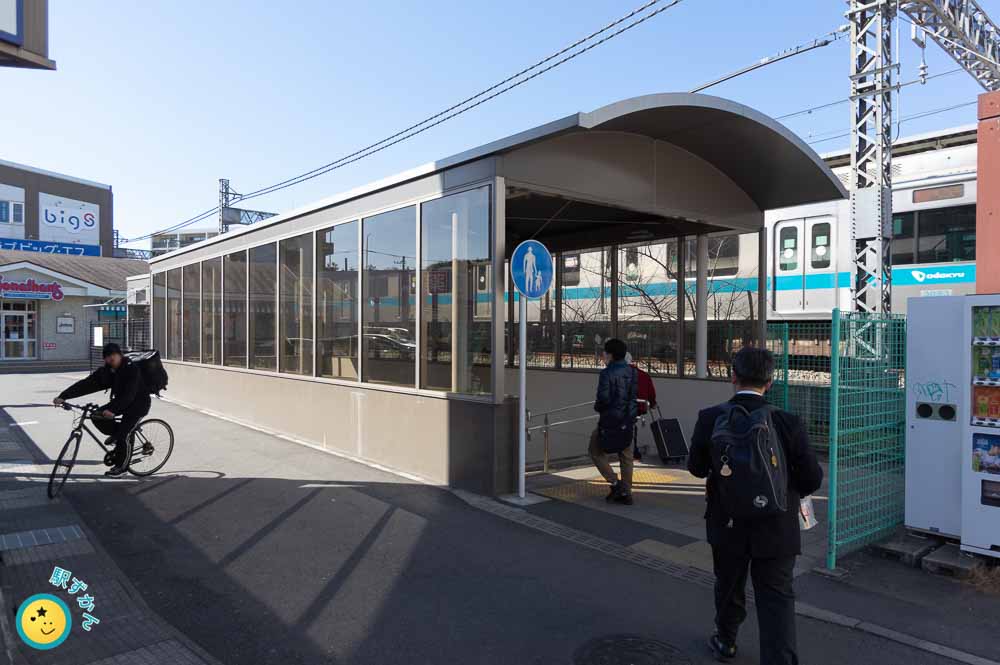 北口への地下道入口