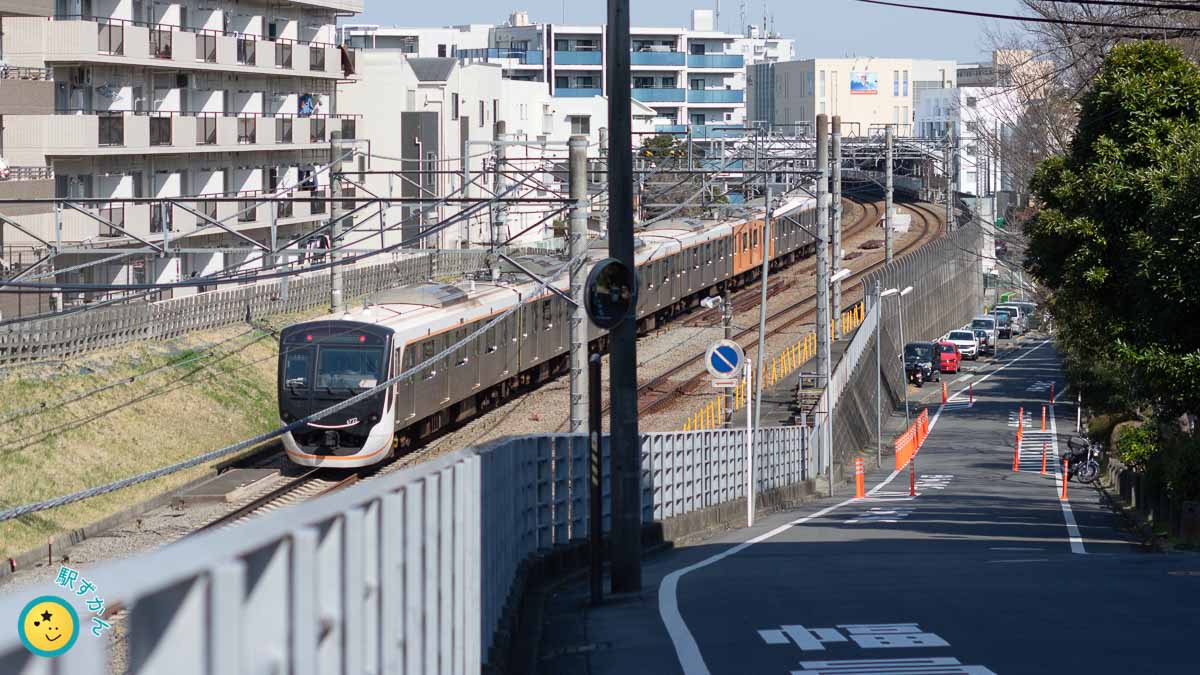 田園都市線区間を走る大井町線Qシート車両つき6020系