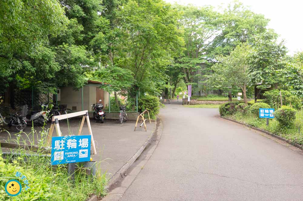 薬師池公園の自転車・バイク駐輪場