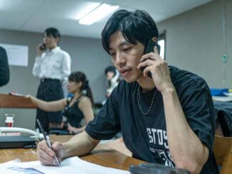 電話で詐欺をする犯罪者イメージシーン