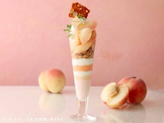 キハチカフェの白桃パフェ