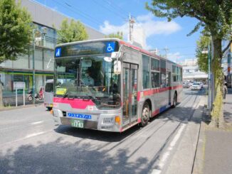 あざみ野駅を出発する東急バス