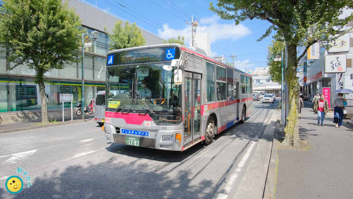 あざみ野駅を出発する東急バス