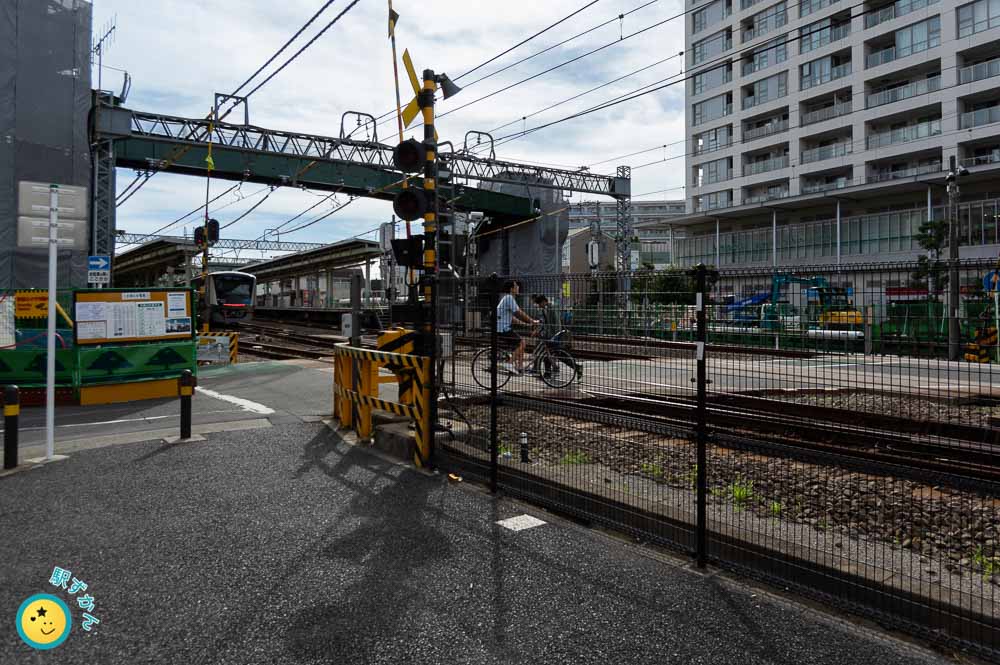 向ヶ丘遊園駅横の踏み切り
