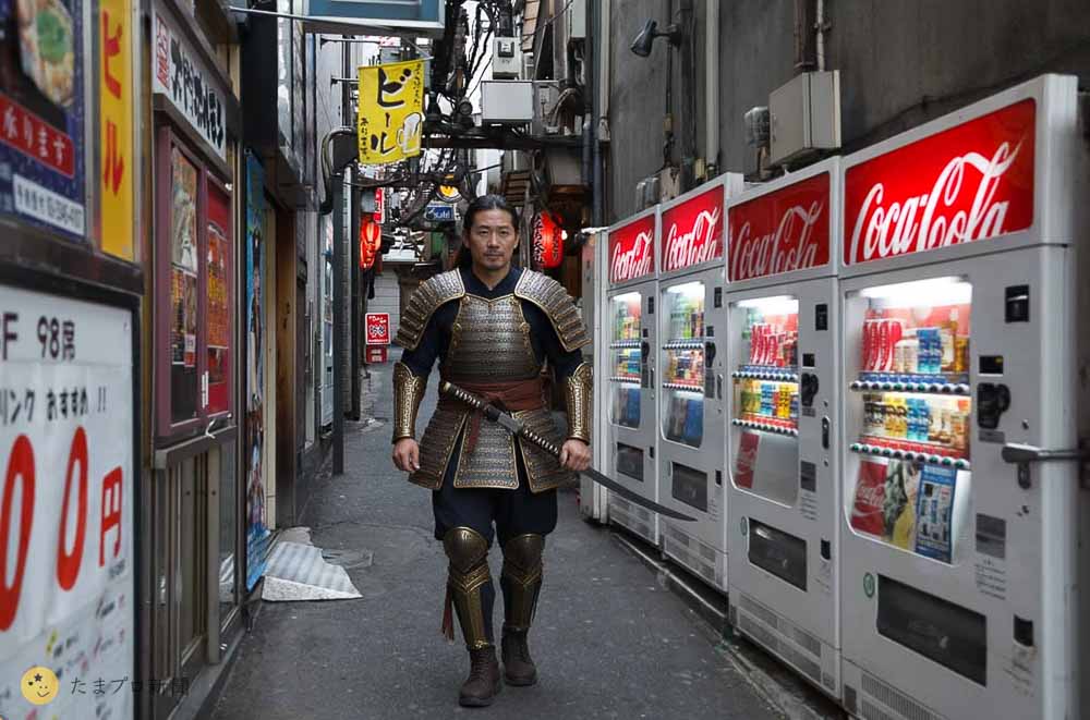 思い出横丁を歩く武将