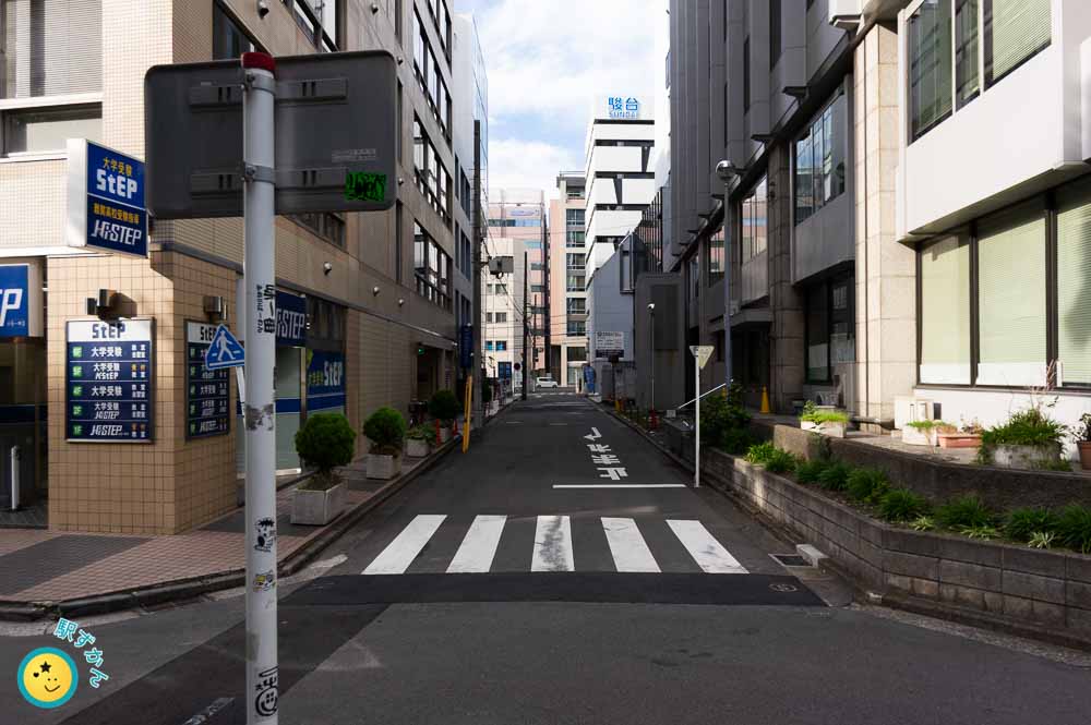 雑居ビルの路地