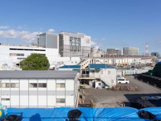 橋本駅南口と京王相模原線の電車