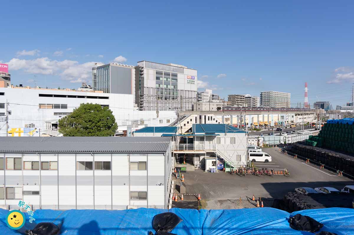 橋本駅南口と京王相模原線の電車