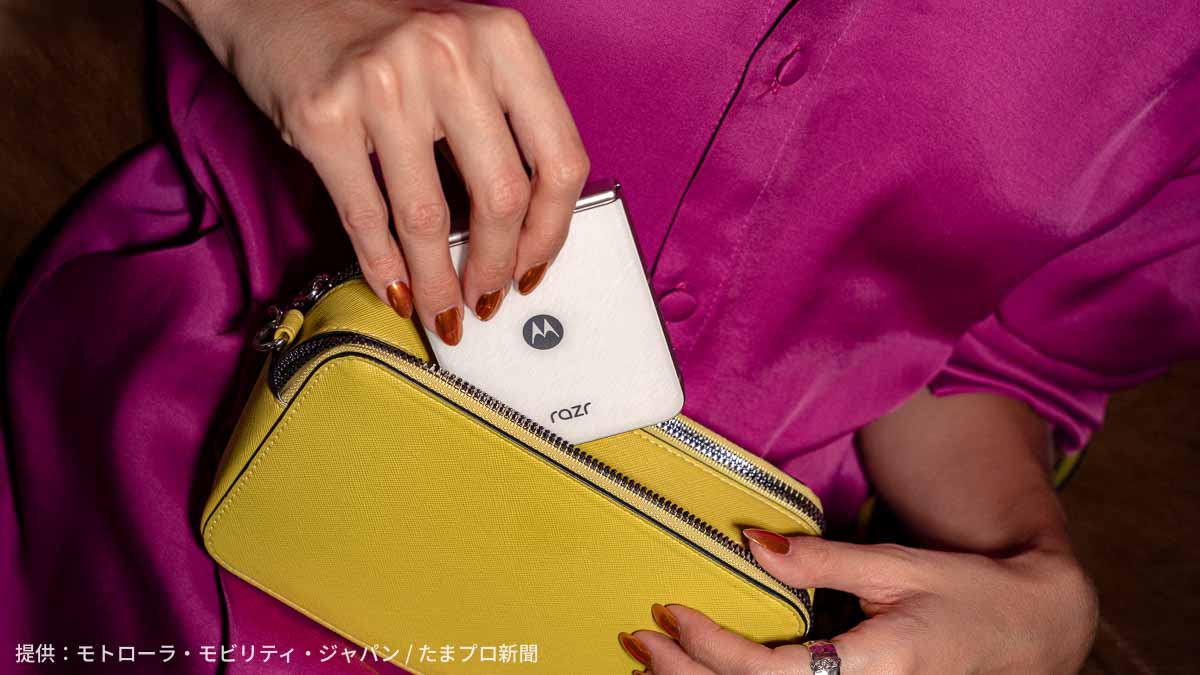 クラッチバッグとmotorola razr 60