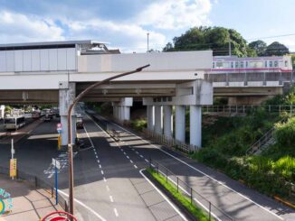 京王相模原線と京王線の電車