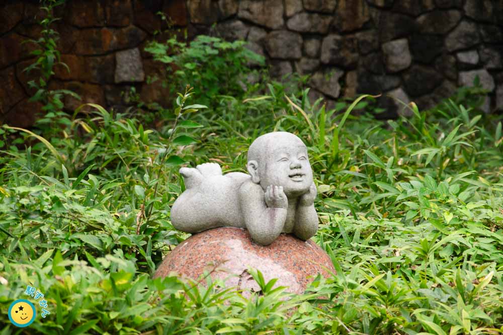 永山駅の石像 たまっこ