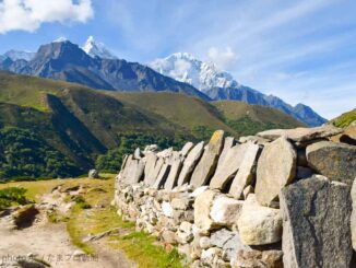 エベレスト,ネパールのタンボチェからペリチェ