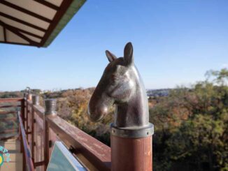 枡形山展望台の午の像