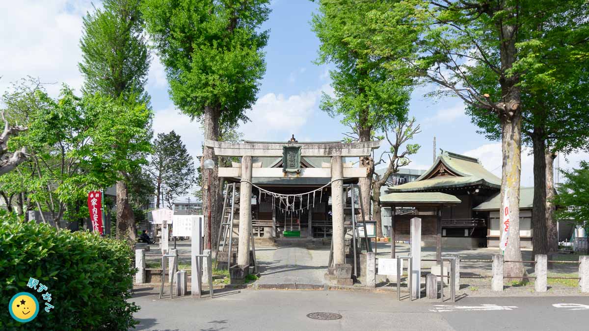 登戸稲荷社の鳥居と社殿