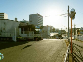 百合ヶ丘駅北口と津久井道