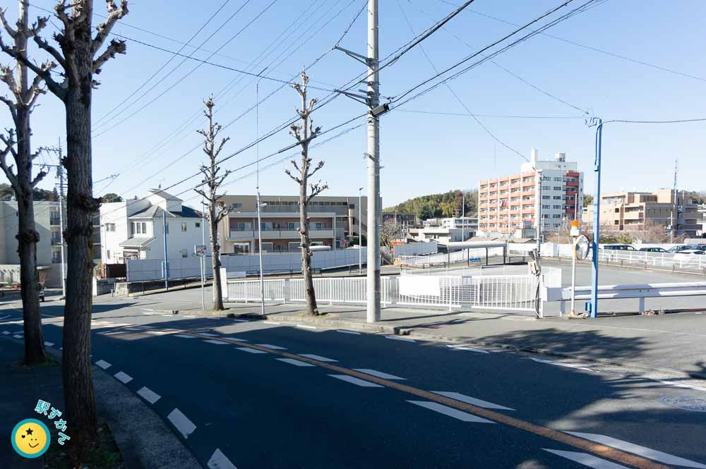 柿生駅南口バスロータリー