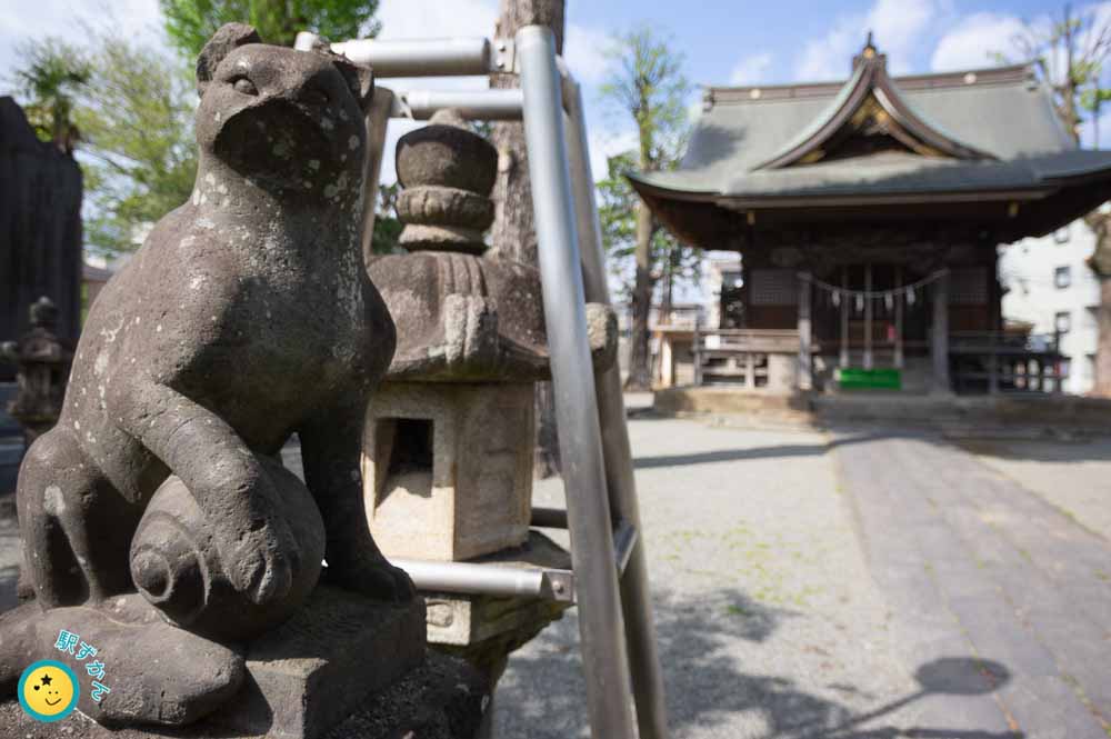 登戸稲荷社の石鳥居と多摩水道橋