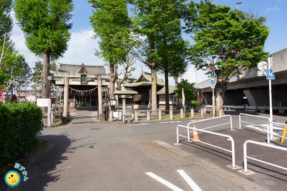 登戸稲荷社の石鳥居と多摩水道橋