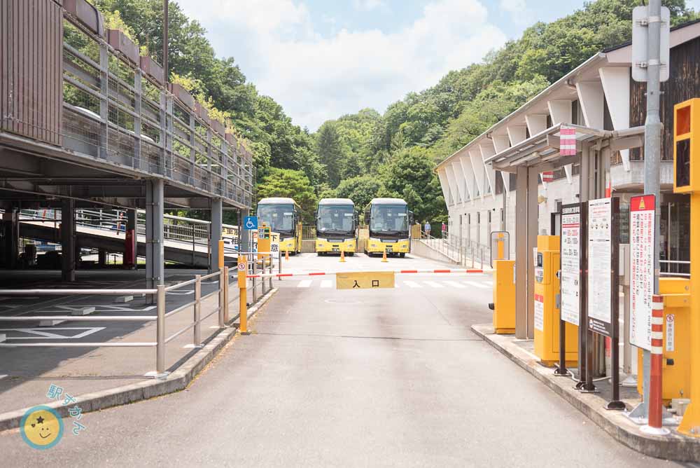 生田緑地東口駐車場のハトバス