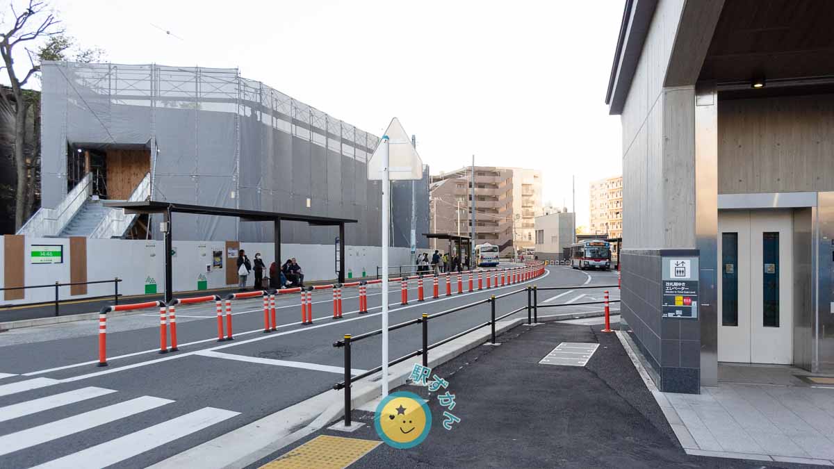 建設中の新綱島MICCAと新綱島駅エレベーター
